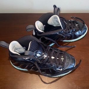 Boys size 12 foamposites ✔️☘️